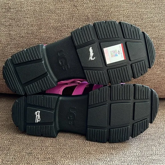New UGG Ashton Multistrap Chunky Sandals Girls Size 4 (Youth) in Pink