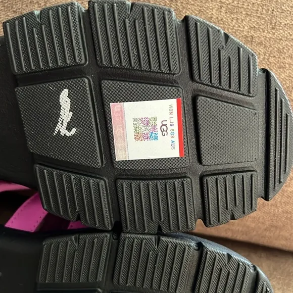 New UGG Ashton Multistrap Chunky Sandals Girls Size 4 (Youth) in Pink