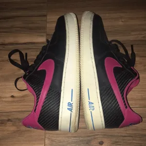Nike Air Force 1 London Black FireBerry low sneakers size 10.5 2012