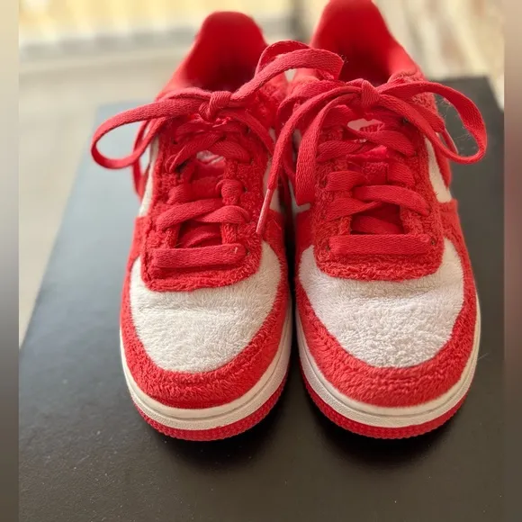 Nike Air Force One 1 Red &amp; White Plush Valentine Sneakers Big Kids Size 2Y (Boy)