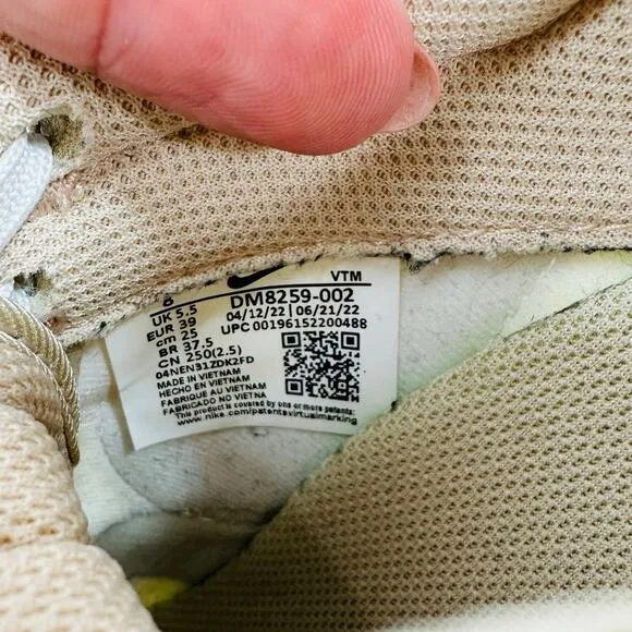 Nike Air Max Pre-Day Sneakers in Light bone / Sand / White size 8