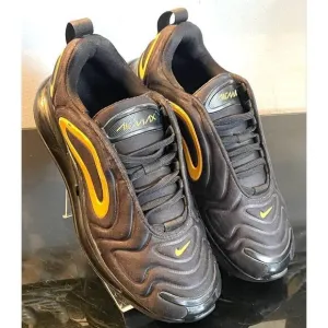 Nike Air Max 720 Black Metallic Gold AQ3196 014 Girls Youth Size 4Y