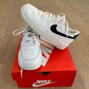 Nike Force 1 Sneakers