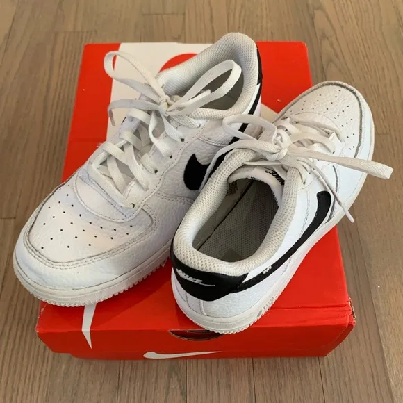 Nike Force 1 Sneakers