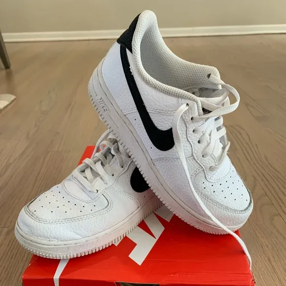 Nike Force 1 Sneakers