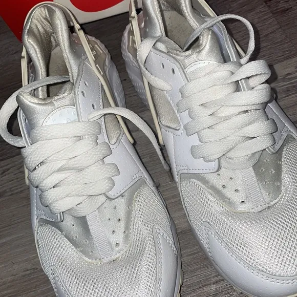 Nike Huarache white sneakers size 4.5 youth