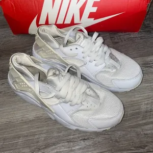 Nike Huarache white sneakers size 4.5 youth