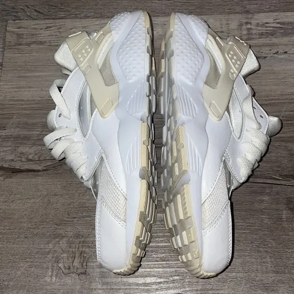 Nike Huarache white sneakers size 4.5 youth