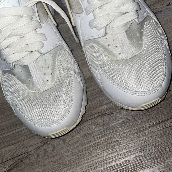 Nike Huarache white sneakers size 4.5 youth