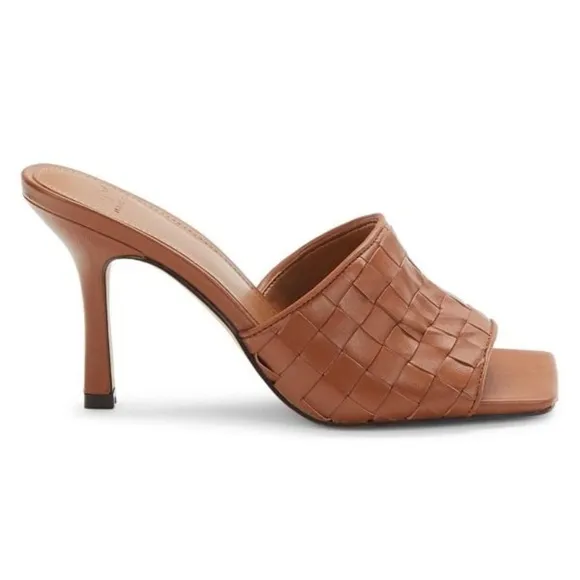 NWB $180 Marc Fisher DARA-V Leather Sandals Caramel Leather 8.5