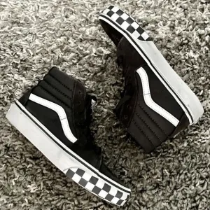 NWT VANS Kids SK8 Hi Zip Sneakers