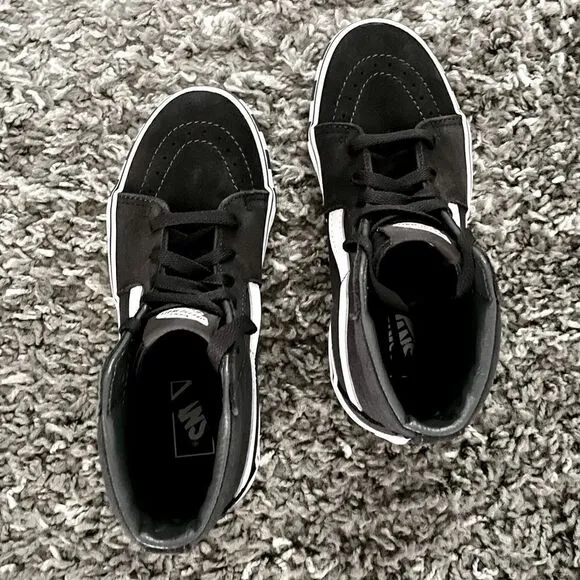 NWT VANS Kids SK8 Hi Zip Sneakers