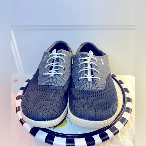 OluKai Men’s No Tie Boat Shoe