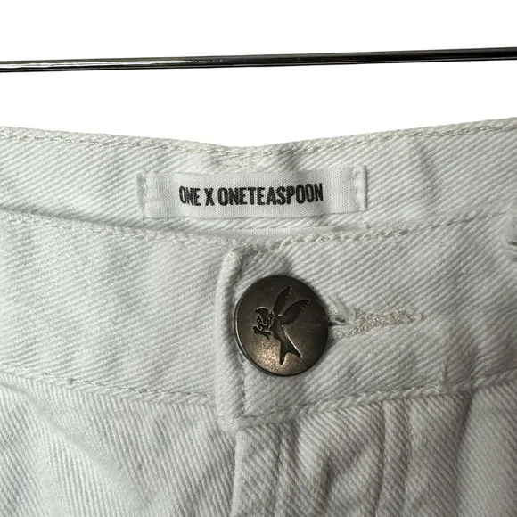One Teaspoon Brandos White Distressed Denim Button Fly Shorts Size 25