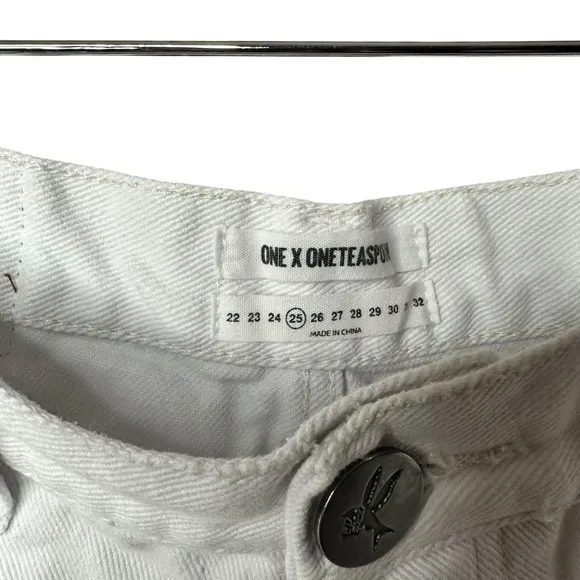 One Teaspoon Brandos White Distressed Denim Button Fly Shorts Size 25