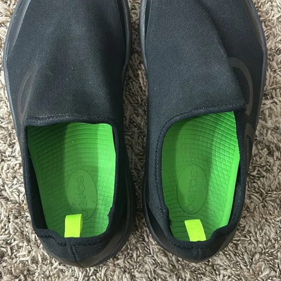 OOFOS Men’s OOMG EEZEE Low Shoe Black Sz 10