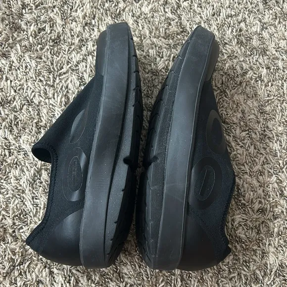 OOFOS Men’s OOMG EEZEE Low Shoe Black Sz 10