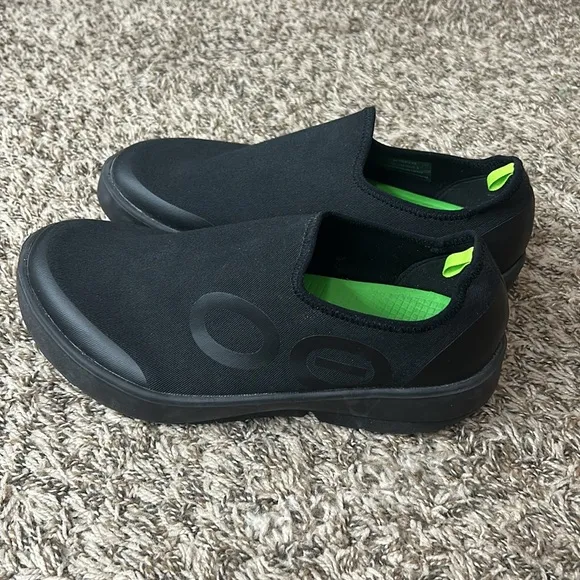 OOFOS Men’s OOMG EEZEE Low Shoe Black Sz 10