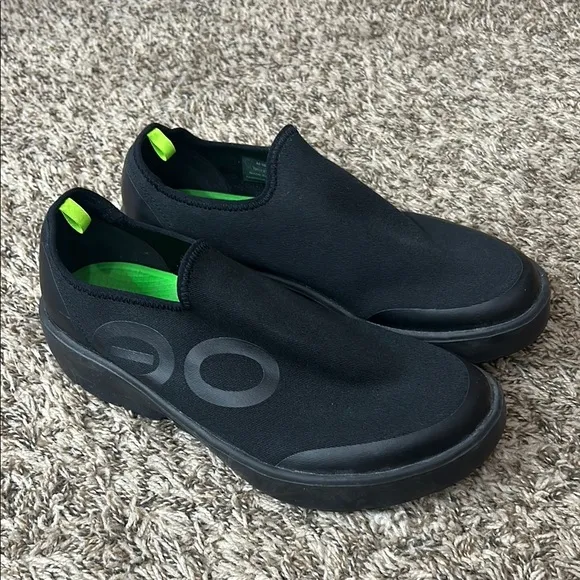 OOFOS Men’s OOMG EEZEE Low Shoe Black Sz 10