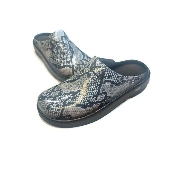 OOFOS Oocloog Recovery Clog Sandal Limited Mens 9 Womens Size 11 Snake Pattern