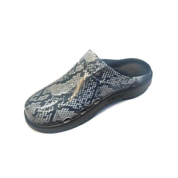 OOFOS Oocloog Recovery Clog Sandal Limited Mens 9 Womens Size 11 Snake Pattern