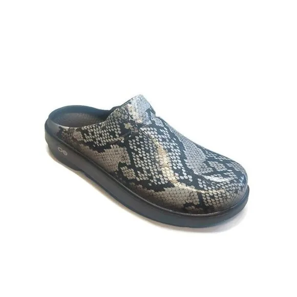 OOFOS Oocloog Recovery Clog Sandal Limited Mens 9 Womens Size 11 Snake Pattern