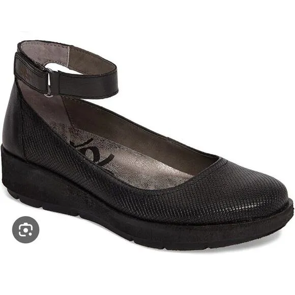 OTBT Scamper Leather Low Wedge Shoes Ankle Strap Size 7 M Black Leather New