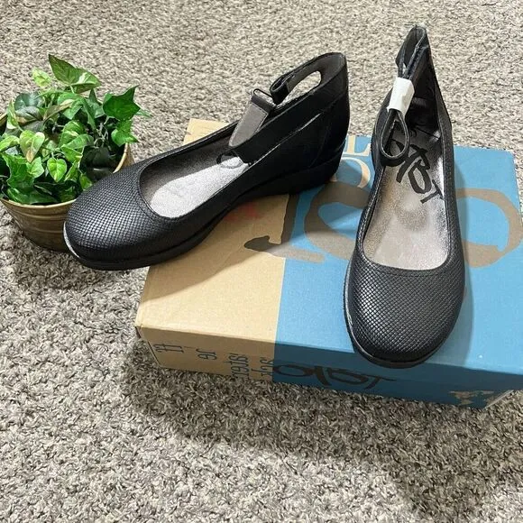 OTBT Scamper Leather Low Wedge Shoes Ankle Strap Size 7 M Black Leather New