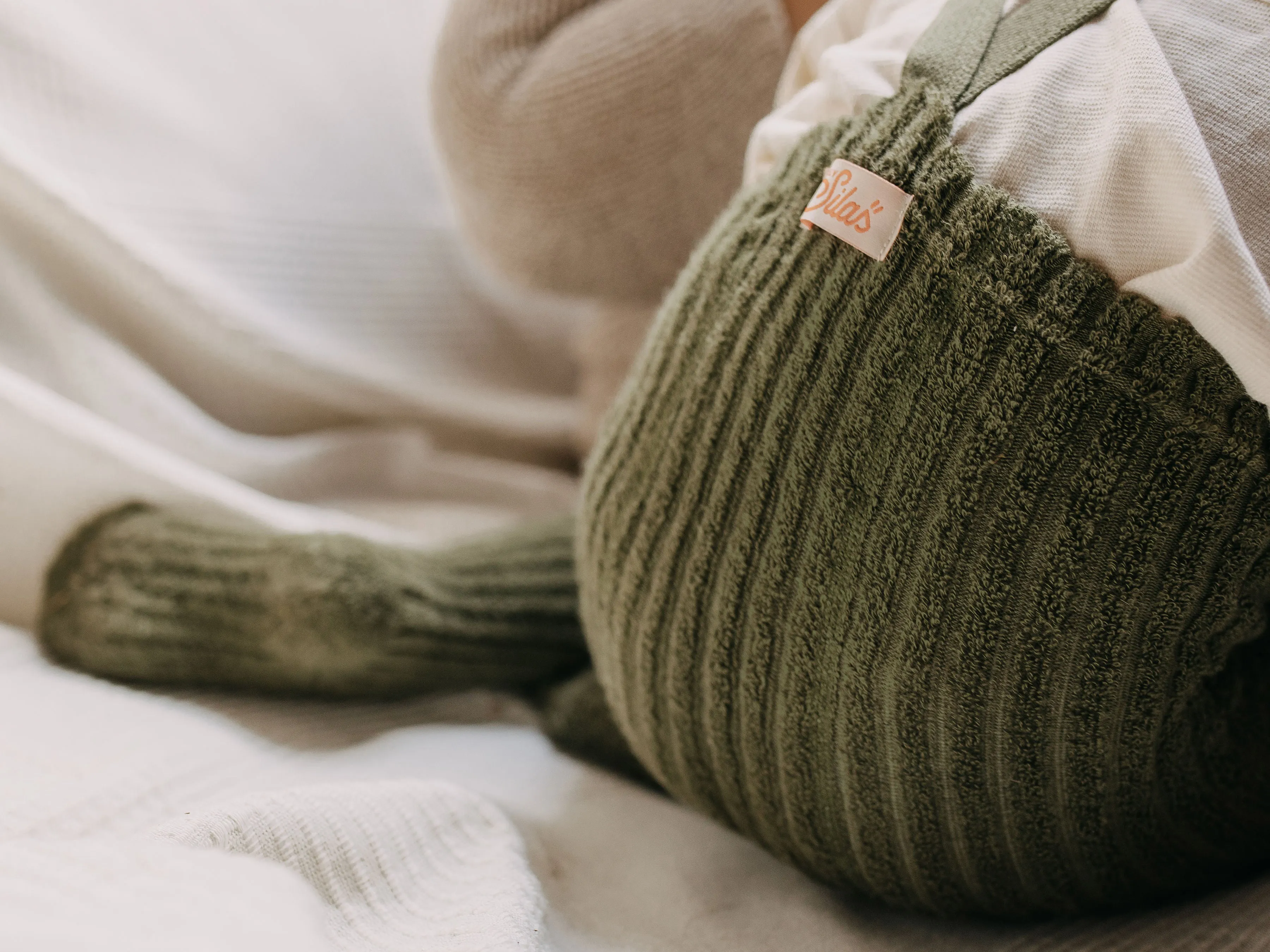 PRE-ORDER GRANNY TEDDY SILLY SILAS TIGHTS OLIVE