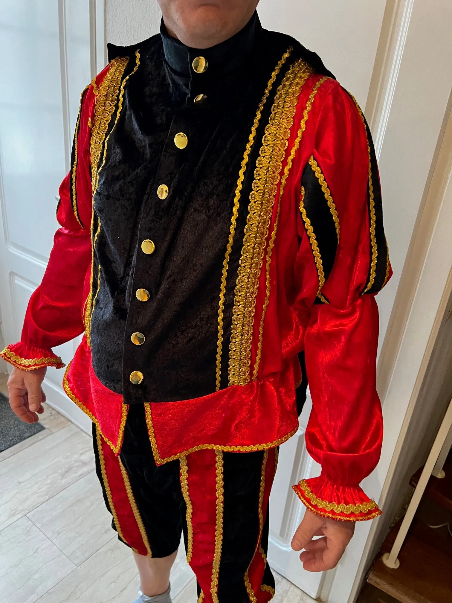 Roetveeg Pietenpak – Handgemaakt in Nederland met Luxe Gouden Afwerking