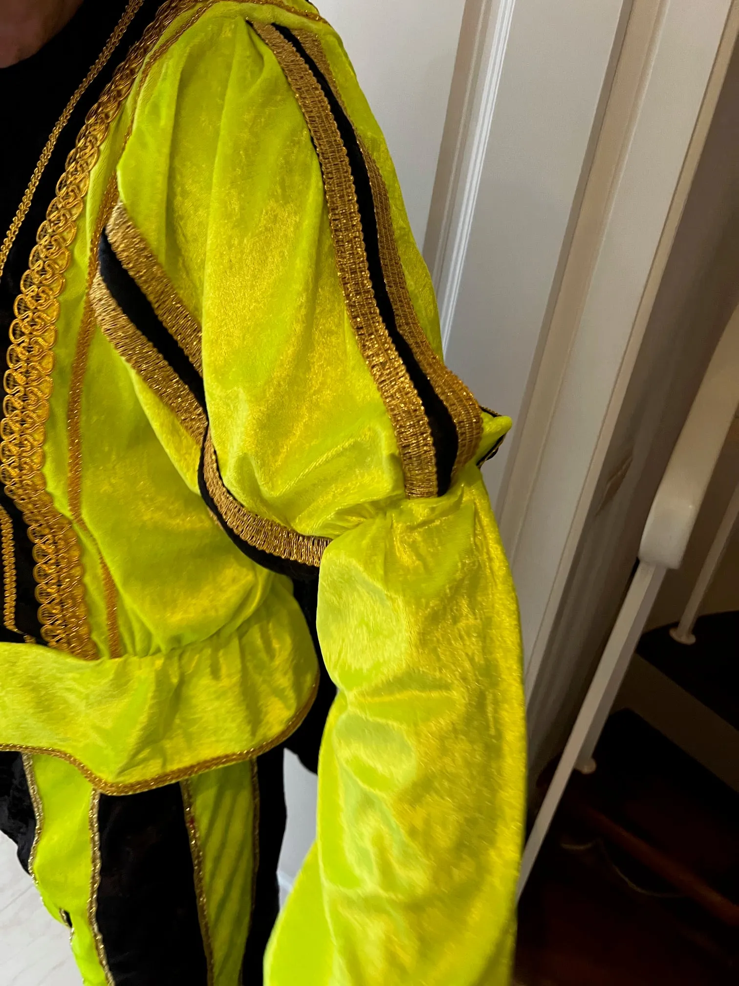 Roetveeg Pietenpak – Handgemaakt in Nederland met Luxe Gouden Afwerking