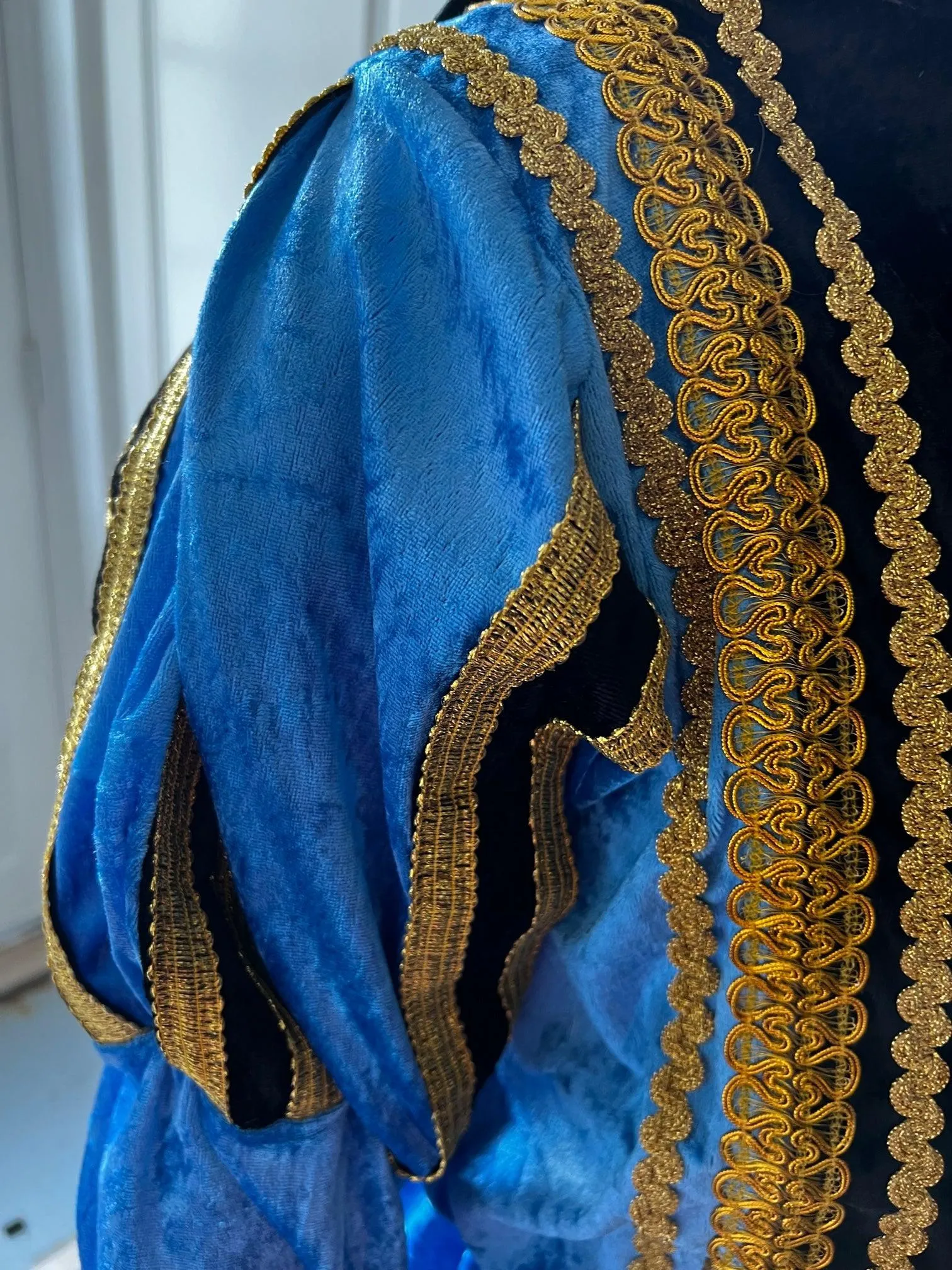 Roetveeg Pietenpak – Handgemaakt in Nederland met Luxe Gouden Afwerking