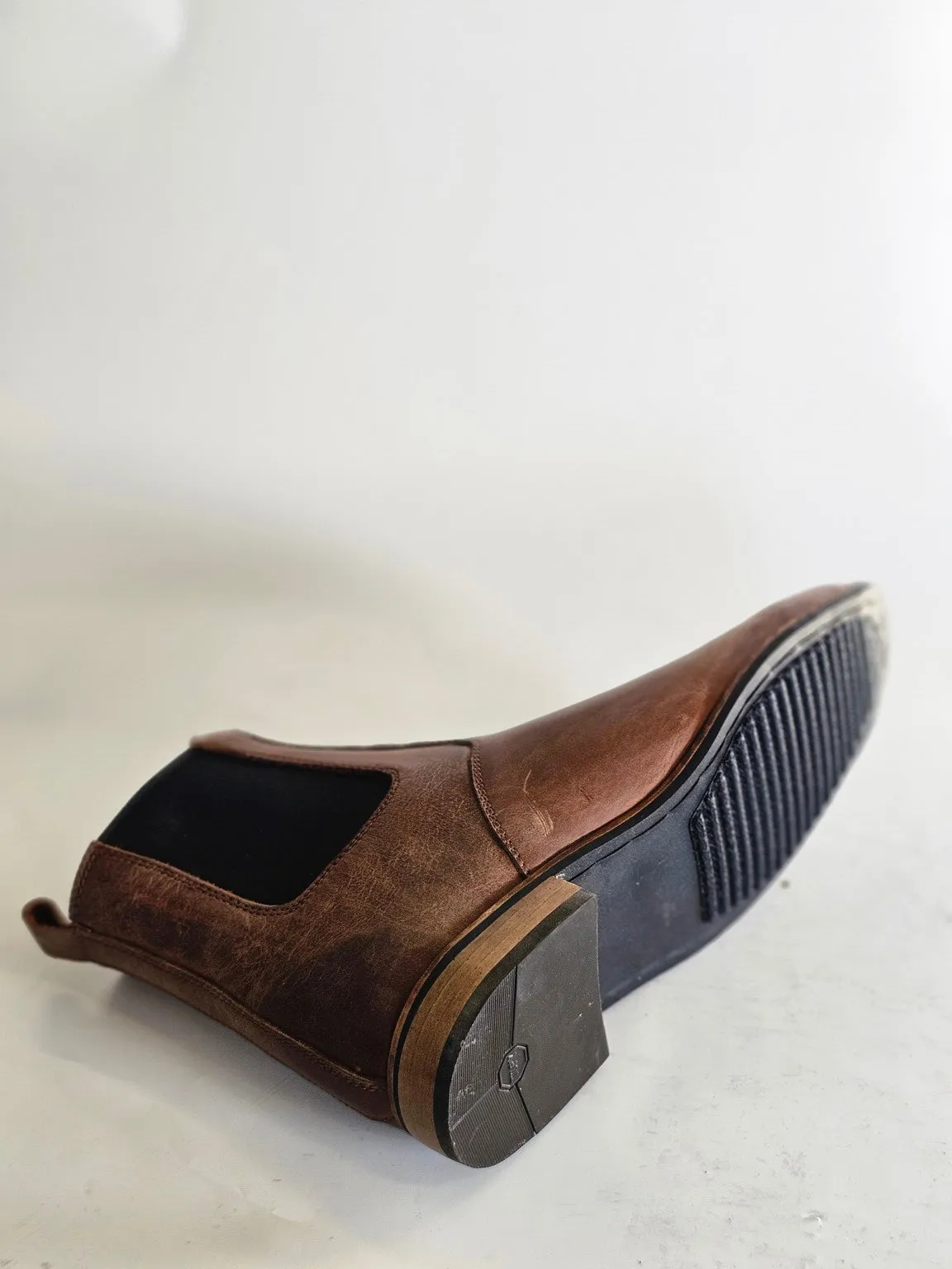 Salento Chelsea Leather Boots