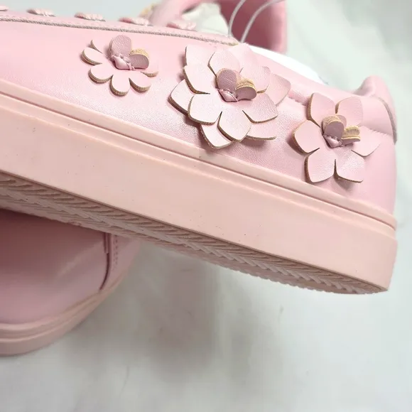 SONOMA GOODS FOR LIFE WOMENS 5 PINK SNEAKERS FAUX LEATHER DAISY FLOWERS CUTE NEW