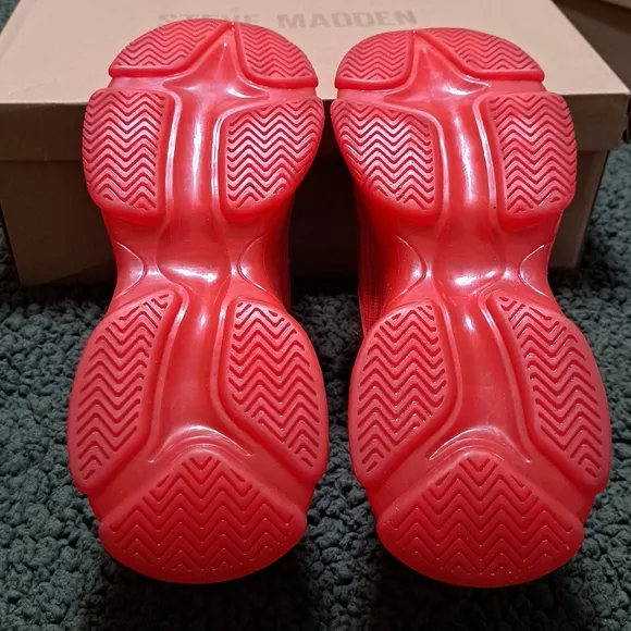 Steve Madden Men Mylo Red Athletic Sneakers Sz. 7 Women's Sz. 9 EUC