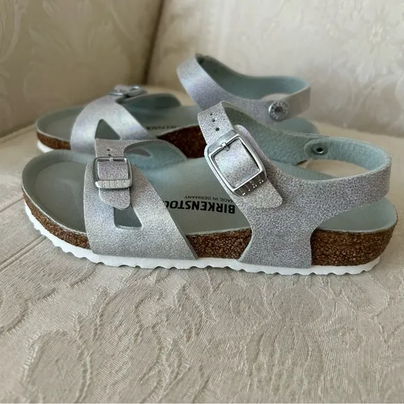 Super cute and comfy Birkenstock Rio kids sandals size 29