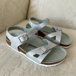 Super cute and comfy Birkenstock Rio kids sandals size 29