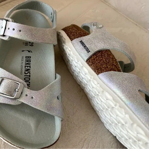 Super cute and comfy Birkenstock Rio kids sandals size 30