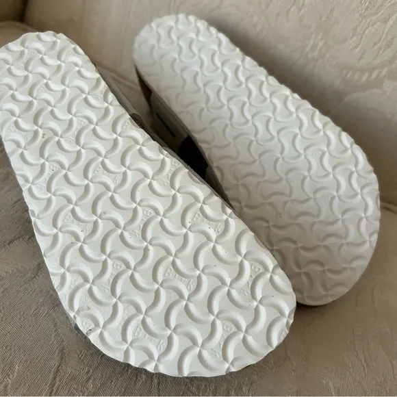 Super cute and comfy Birkenstock Rio kids sandals size 30