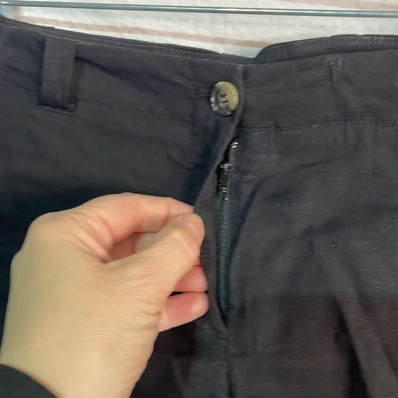 Theory 8 black short shorts line viscose blend euc 3” inseam pockets euc