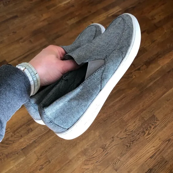 Travis Mathew slip ons