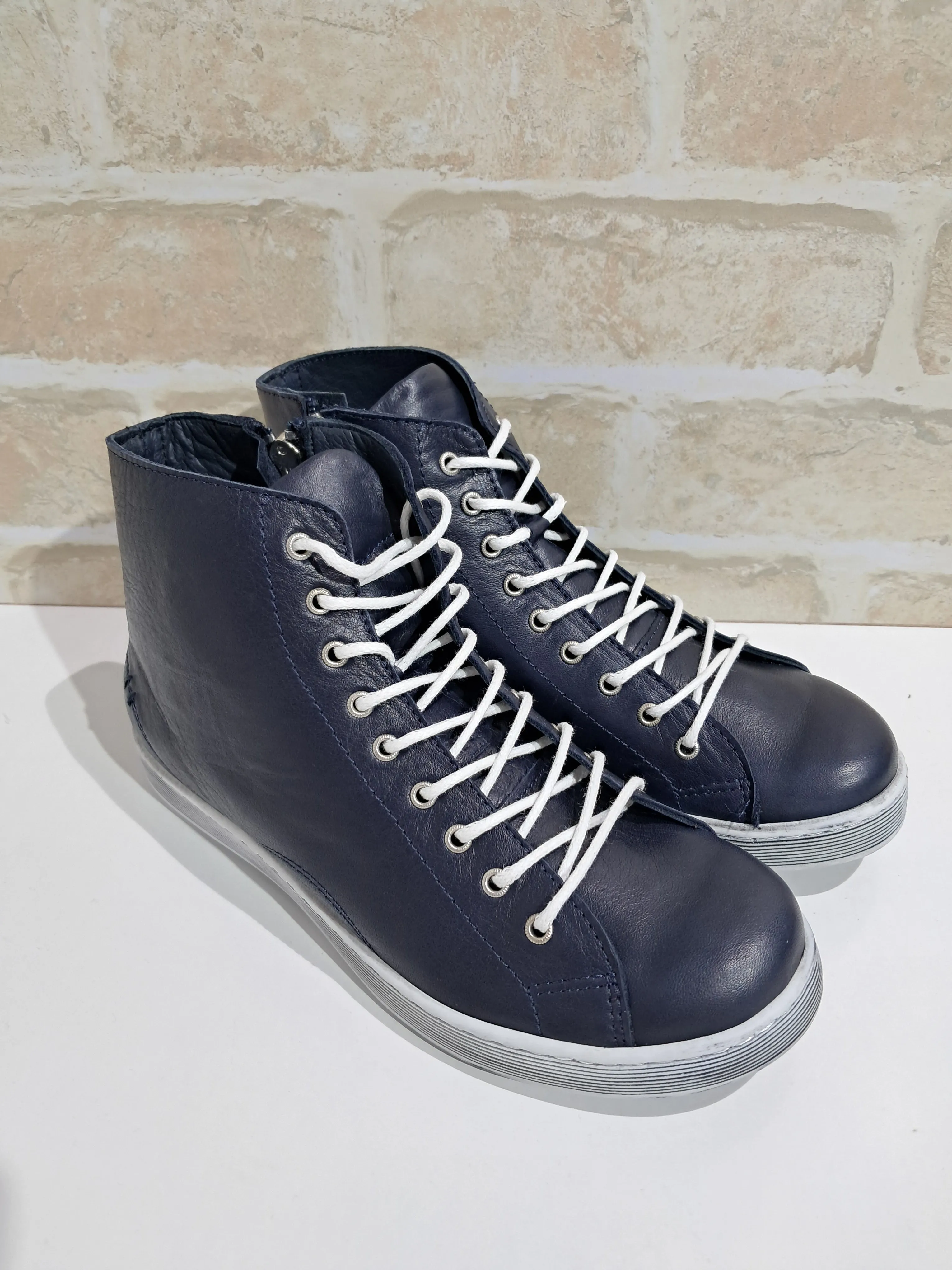 Typo Navy/Silver by Rilassare