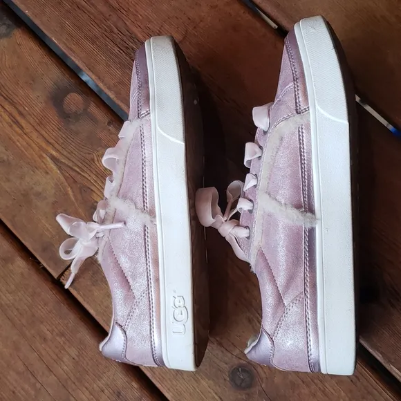 UGG Cameo Pink Metallic Faux Leather Alanna Trainer Shoes sz 5 Kid's Sneakers