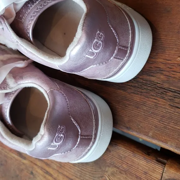 UGG Cameo Pink Metallic Faux Leather Alanna Trainer Shoes sz 5 Kid's Sneakers