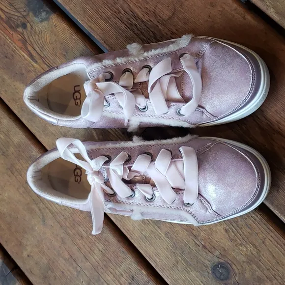 UGG Cameo Pink Metallic Faux Leather Alanna Trainer Shoes sz 5 Kid's Sneakers