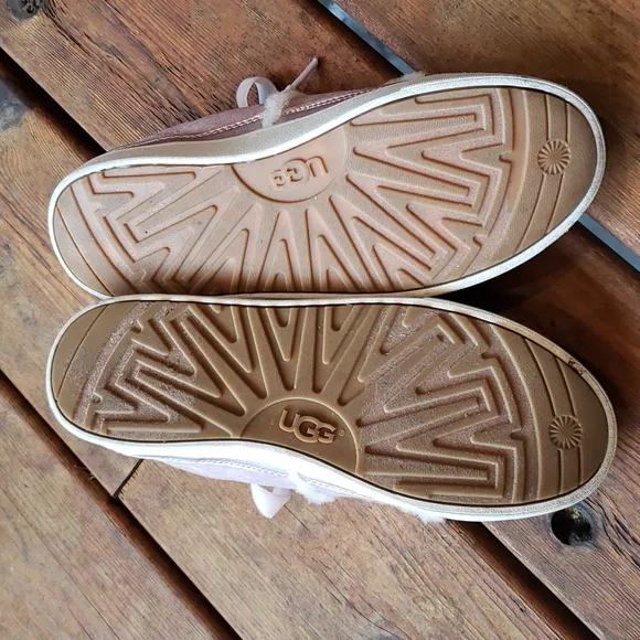UGG Cameo Pink Metallic Faux Leather Alanna Trainer Shoes sz 5 Kid's Sneakers