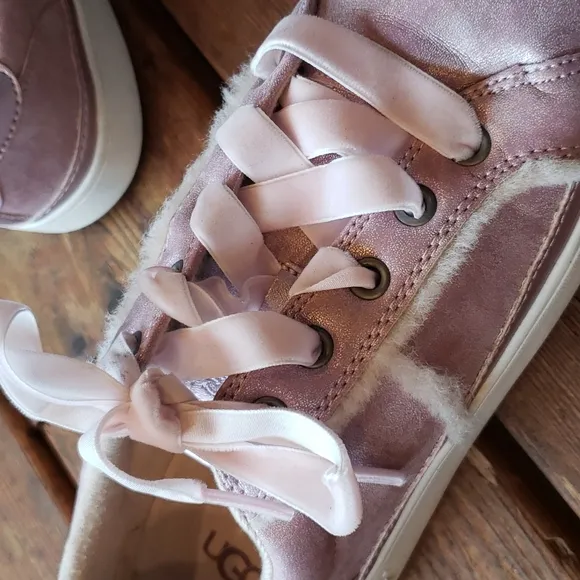 UGG Cameo Pink Metallic Faux Leather Alanna Trainer Shoes sz 5 Kid's Sneakers