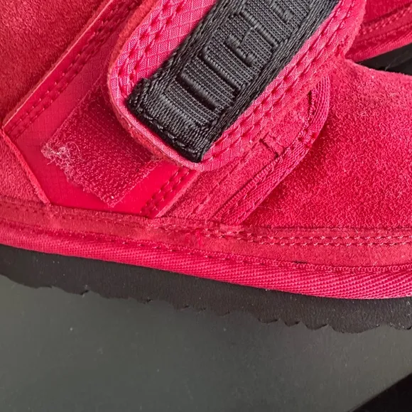 UGG Kids Toddlers Boys Boots Neumel Strap Samba Holidays Red  Suede Size 11