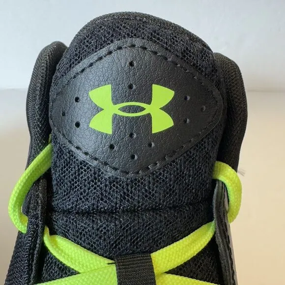 Under Armour Youth Size 6.5Y Jet  21 Black/White/Lime Surge 3024794-009 Shoes