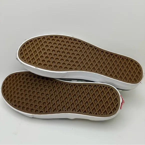 Vans Slip On Checker Green Size Men’s 9.0  Women’s 10.5 Unisex NWOT